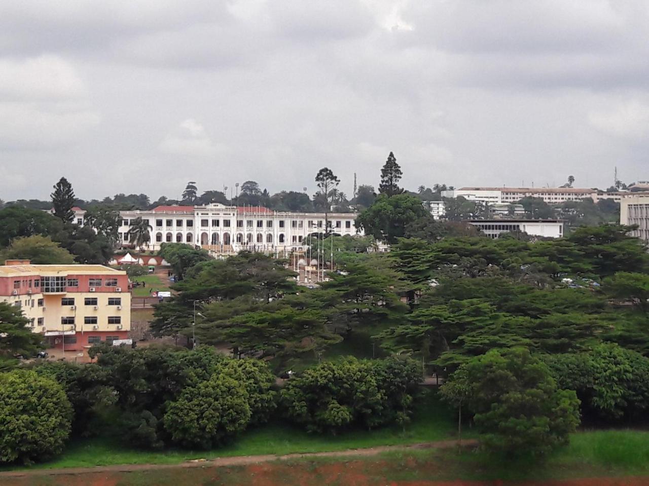 Djeug'Appart Hotel Yaounde Exterior photo