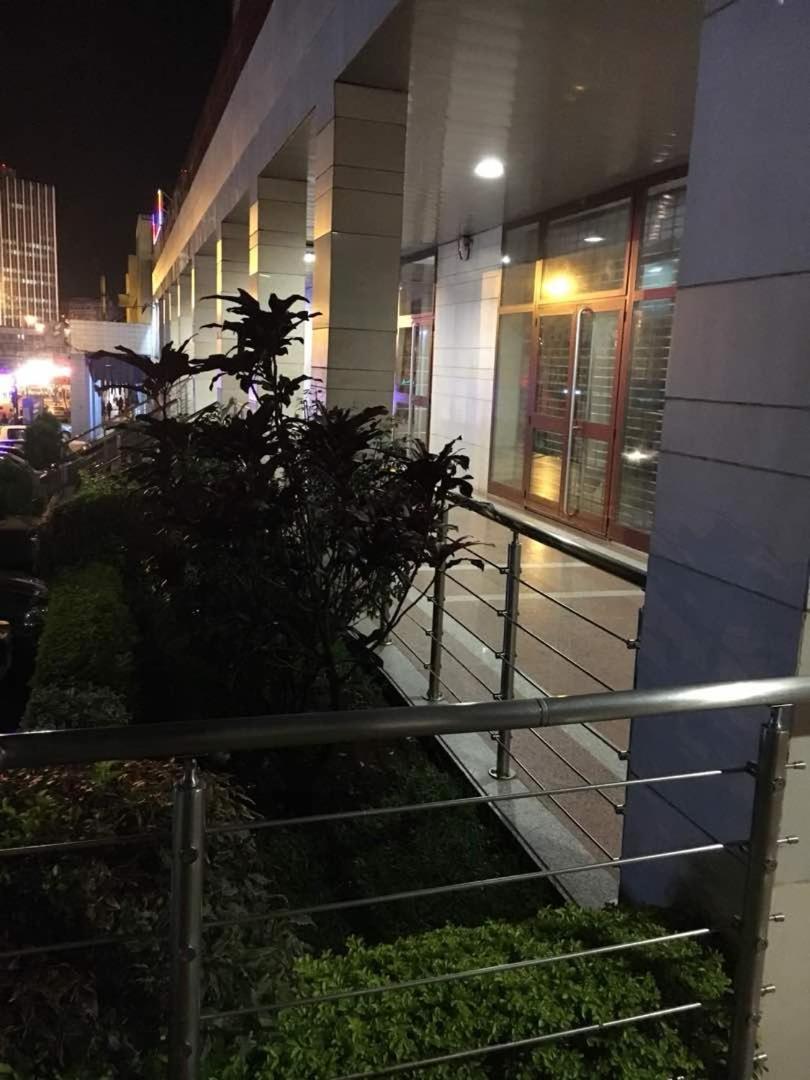 Djeug'Appart Hotel Yaounde Exterior photo