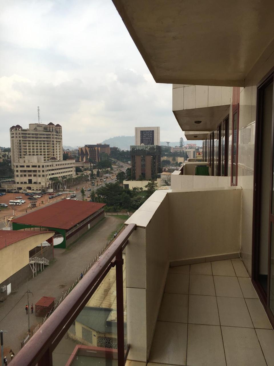 Djeug'Appart Hotel Yaounde Exterior photo